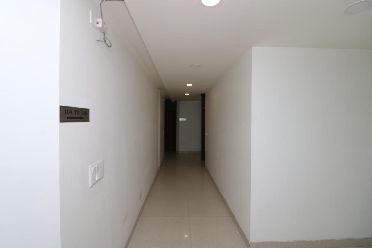Oyo 9999 Hotel La Wisteria Delhi  Bagian luar foto