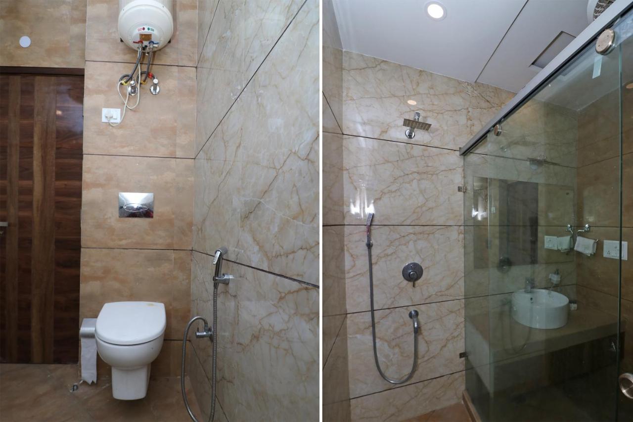 Oyo 9999 Hotel La Wisteria Delhi  Bagian luar foto