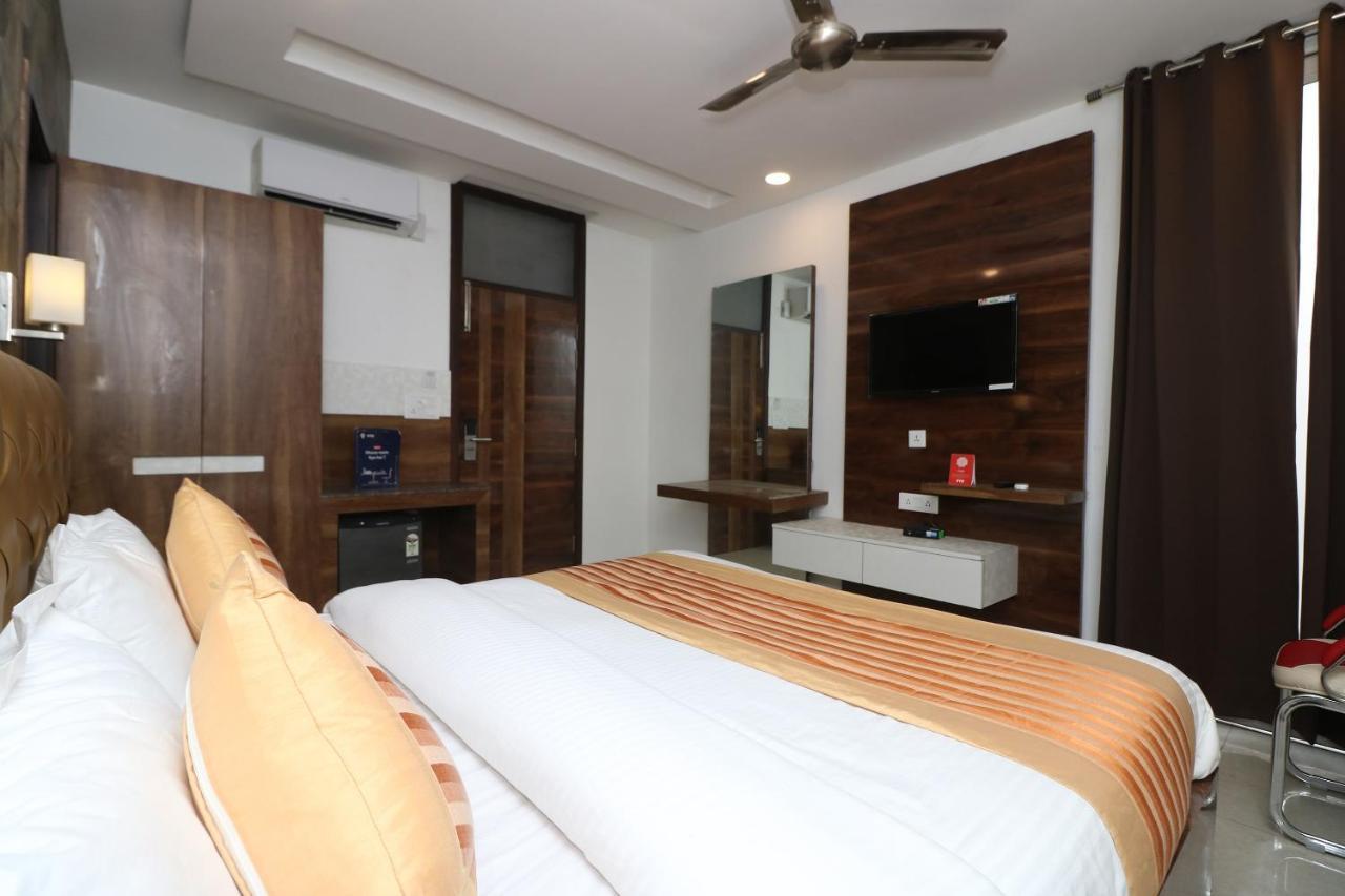 Oyo 9999 Hotel La Wisteria Delhi  Bagian luar foto