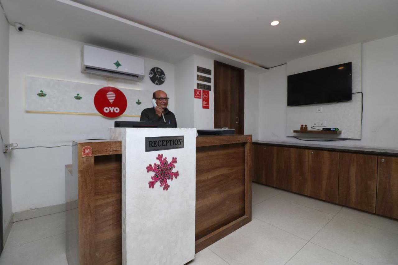 Oyo 9999 Hotel La Wisteria Delhi  Bagian luar foto