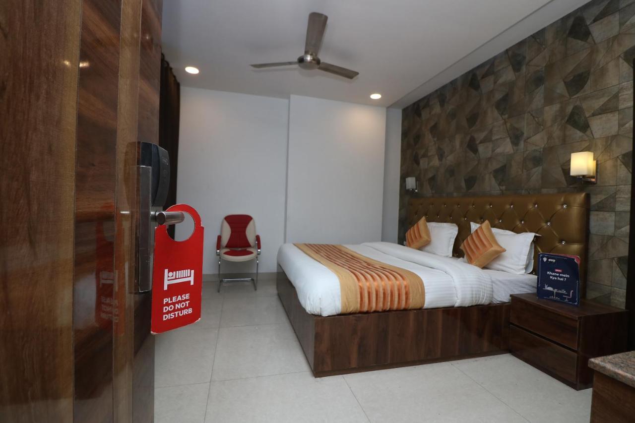 Oyo 9999 Hotel La Wisteria Delhi  Bagian luar foto