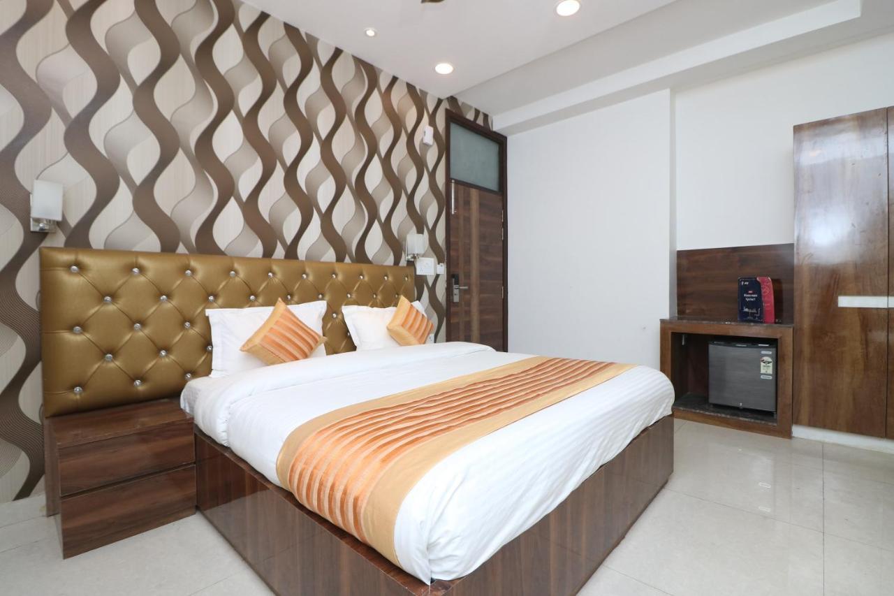 Oyo 9999 Hotel La Wisteria Delhi  Bagian luar foto